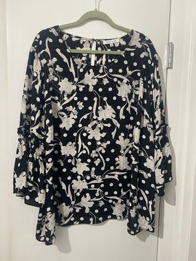 Rose & Olive Women’s Black and White Floral Polka Dot Bell Sleeve Blouse Size 3X